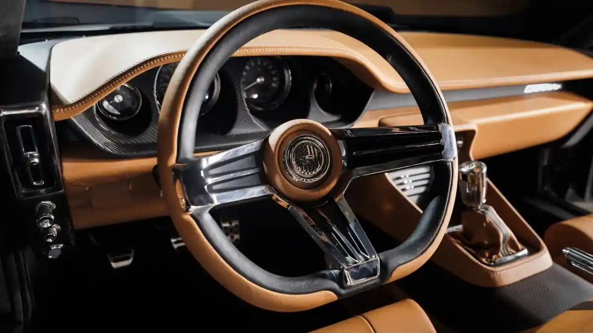 Foto - Aston Martin Ini Terlahir Kembali Dengan Nafas Amerika