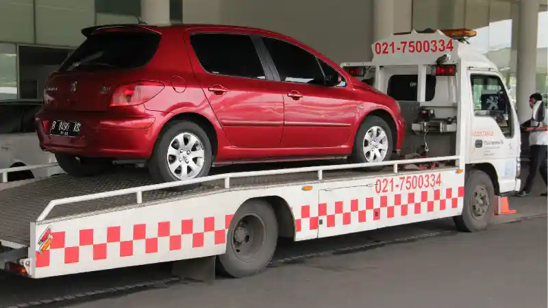 Foto - Biaya Layanan Towing untuk Bantu Mobil Korban Banjir Jakarta