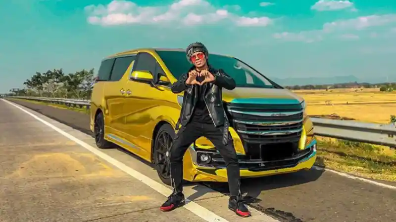 Berita - Inilah Koleksi Mobil Mewah YouTuber Indonesia Dengan Subscriber Terbanyak