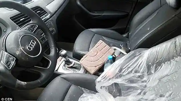 Foto - VIDEO: Kesal Dengan Suami, Wanita Cina Hancurkan Audi Q3 Baru Gres