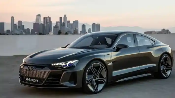 Foto - Audi E-Tron Terbaru Tawarkan Performa Buas Bertenaga 912 HP