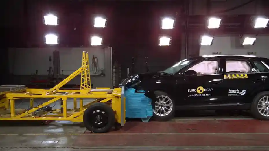 Crash Test - VIDEO: Crash Test Audi Q3 (Euro NCAP)