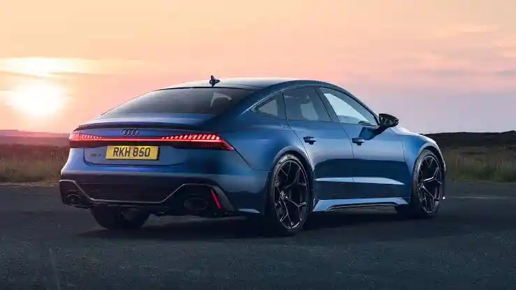 Foto - Sedan Berperforma Tinggi Audi Tetap Pertahankan V8 Untuk Tandingi M5 dan AMG