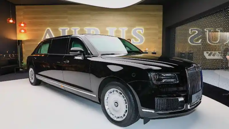 Foto - Aurus Senat, Sedan Super Mewah Besutan Putin Masuk Jalur Produksi