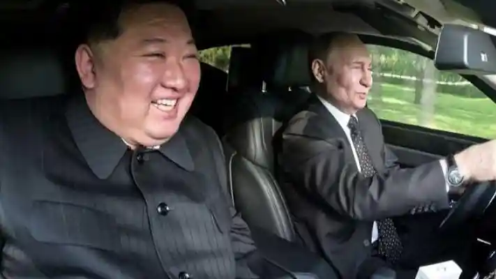 Foto - Putin Hadiahkan Aurus Limousine Untuk Kim Jong Un, Speknya Sangar
