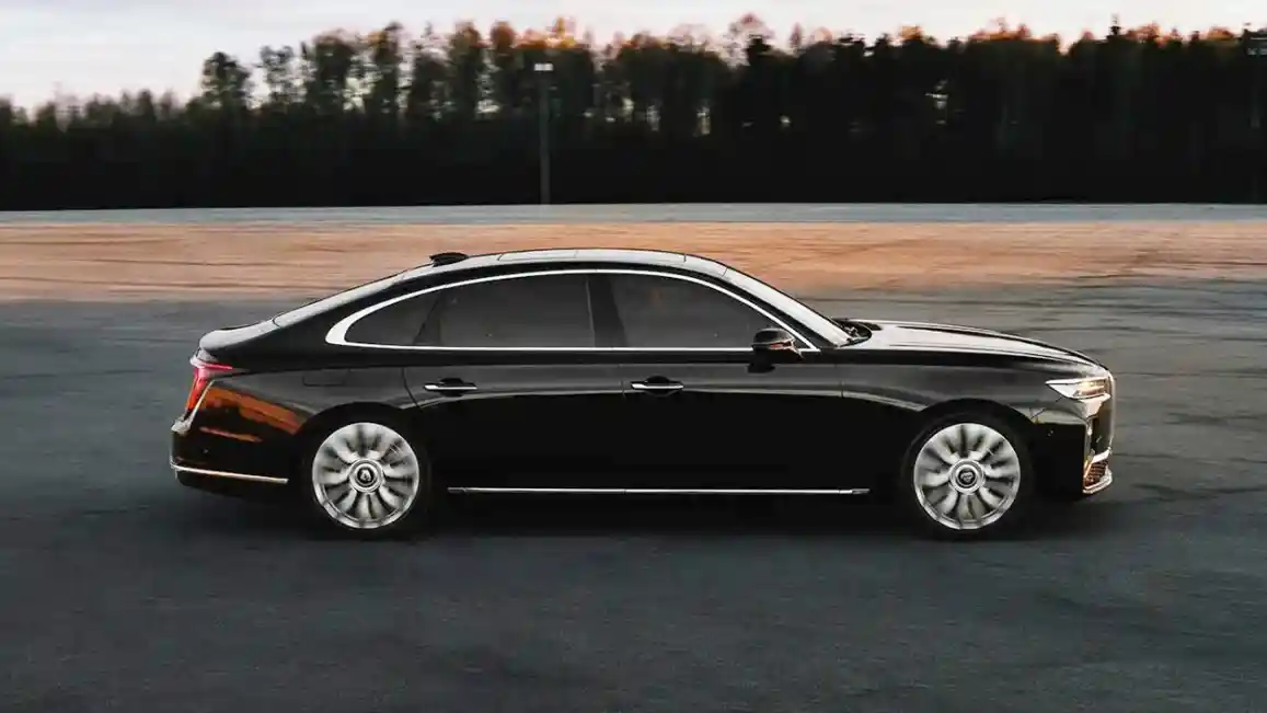 Foto - Aurus Senat Pesaing Maybach, Sedan Rusia Tunggangan Vladimir Putin
