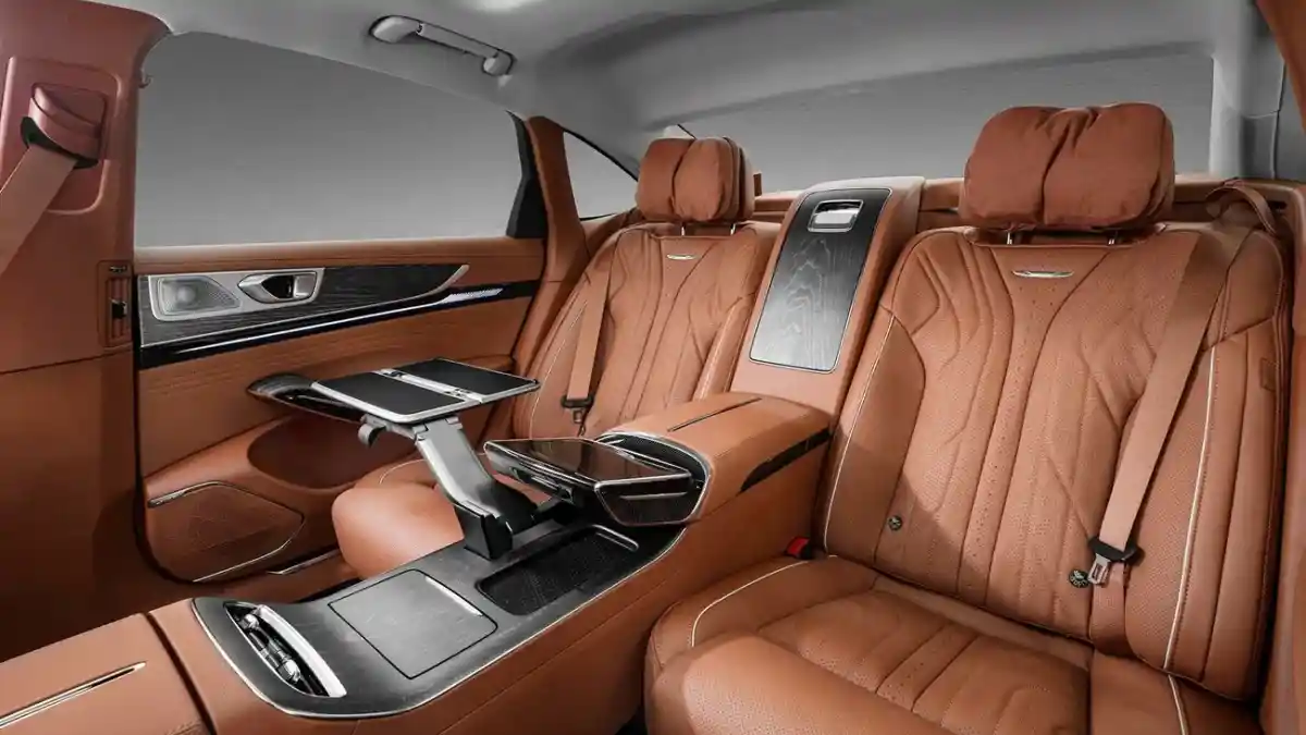 Foto - Aurus Senat Pesaing Maybach, Sedan Rusia Tunggangan Vladimir Putin