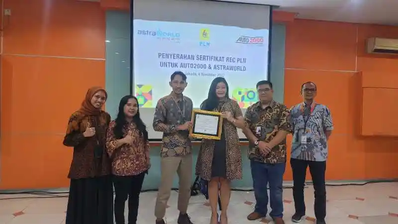 Foto - Auto2000 Pasang Solar Panel di 40 Cabang, Apa Tujuannya?