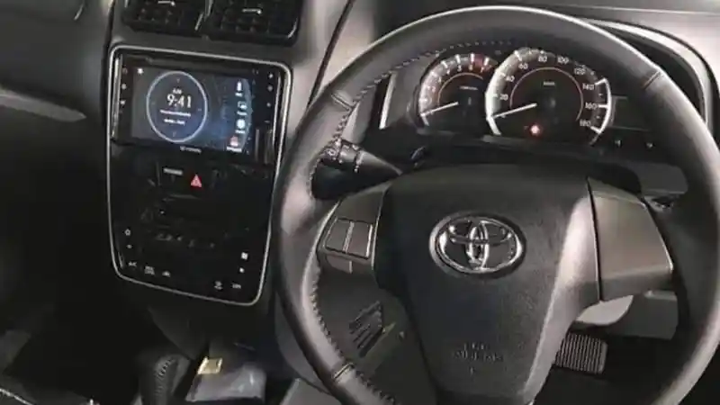 Foto - Komparasi Ertiga Suzuki Sport AT VS Toyota Veloz