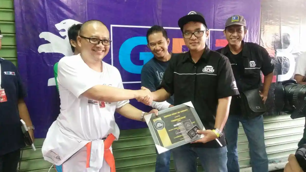 Berita - Peugeot 306 Community Dukung dan Apresiasi Pembalapnya di Balap Turing Sentul