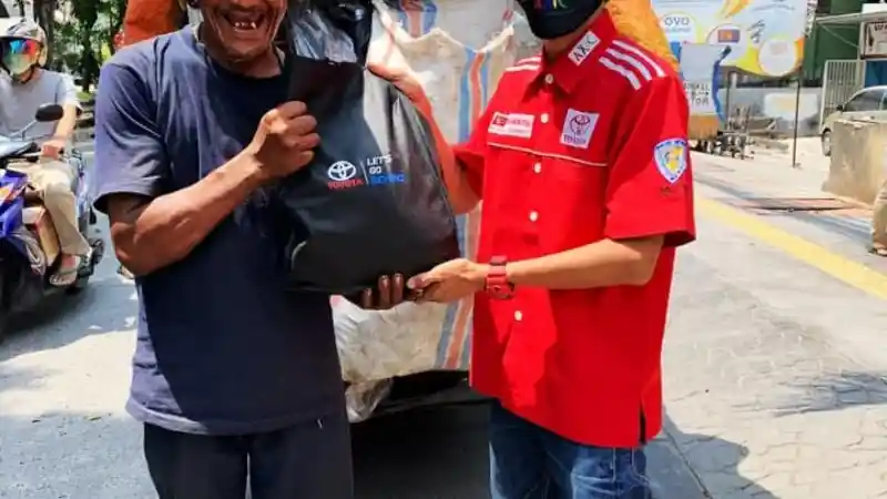 Foto - Aksi Nyata Komunitas Mobil Sejuta Umat Dalam Masa Pandemi 