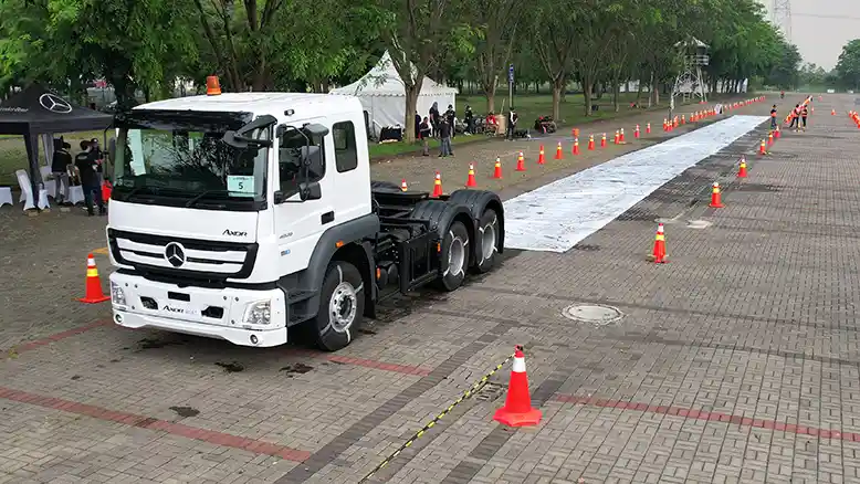 Berita - Mencoba Rem ABS Pada Truk 49 Ton, Mirip Mobil Penumpang!