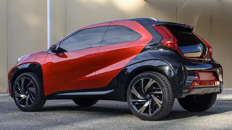 Foto - Toyota Siap Luncurkan Adik C-HR Bulan Depan Di Eropa 
