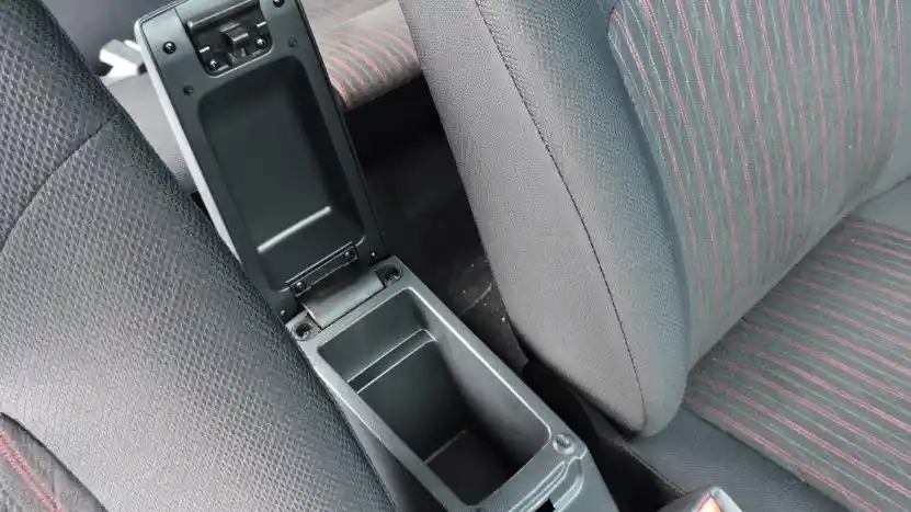 Foto - FIRST DRIVE: Daihatsu Ayla 1.2 R Deluxe MT