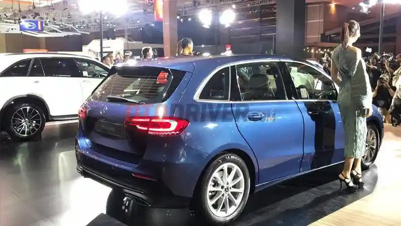 Foto - GALERI: Mercedes-Benz B200 Progressive Line (15 FOTO)