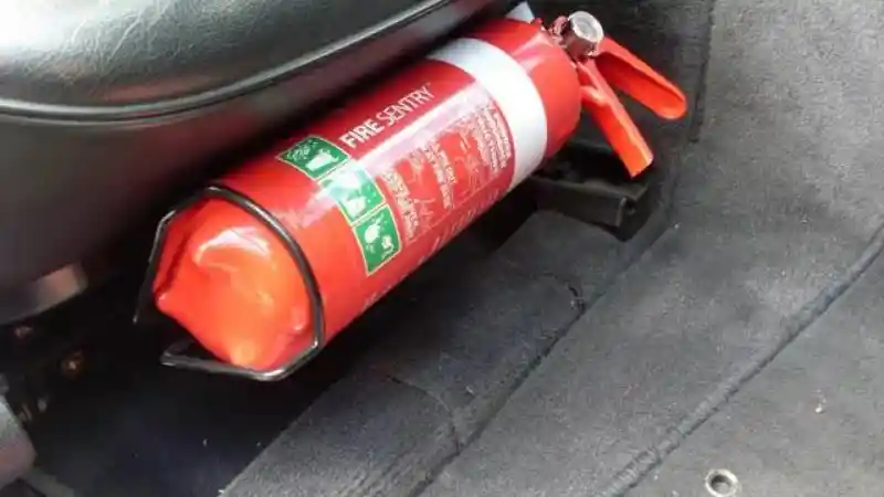 Berita - Sering Diabaikan, Inilah Fungsi Vital APAR (Alat Pemadam Api Ringan) Pada Mobil