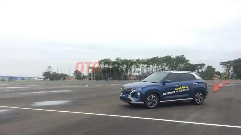 Foto - Mobil Lama Tak Digunakan Bisa Rusak Ban? Ini Jawabannya