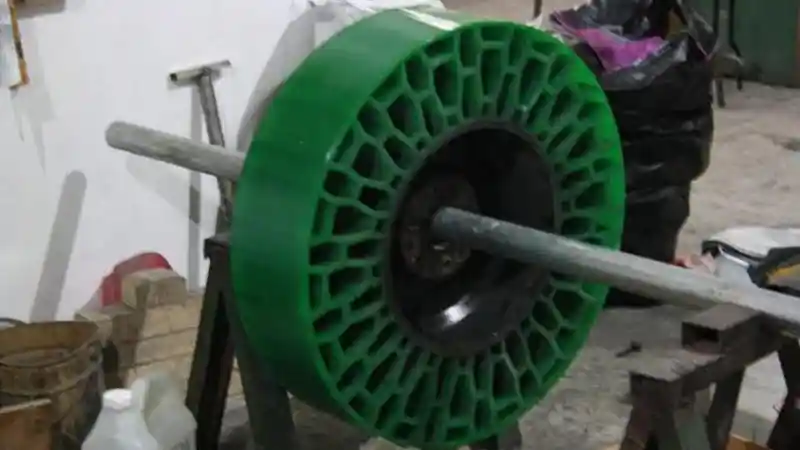 Foto - Ban Tanpa Angin Karya Anak Bangsa, Bakal Dijual Massal 2023