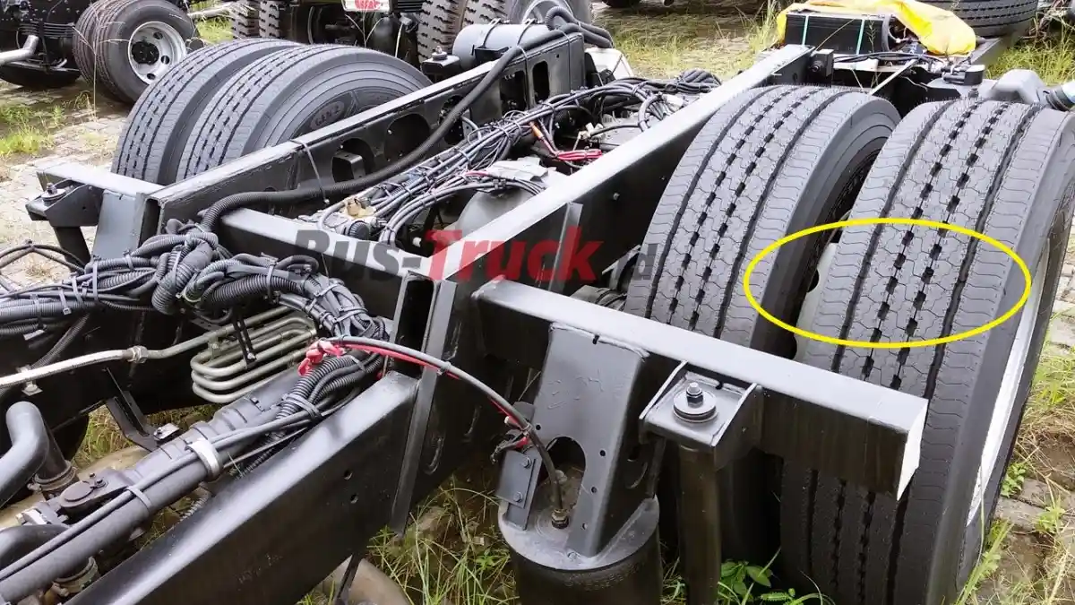 Foto - Tekanan Angin Di Ban Ganda Belakang Sangat Penting Jaga Keselamatan