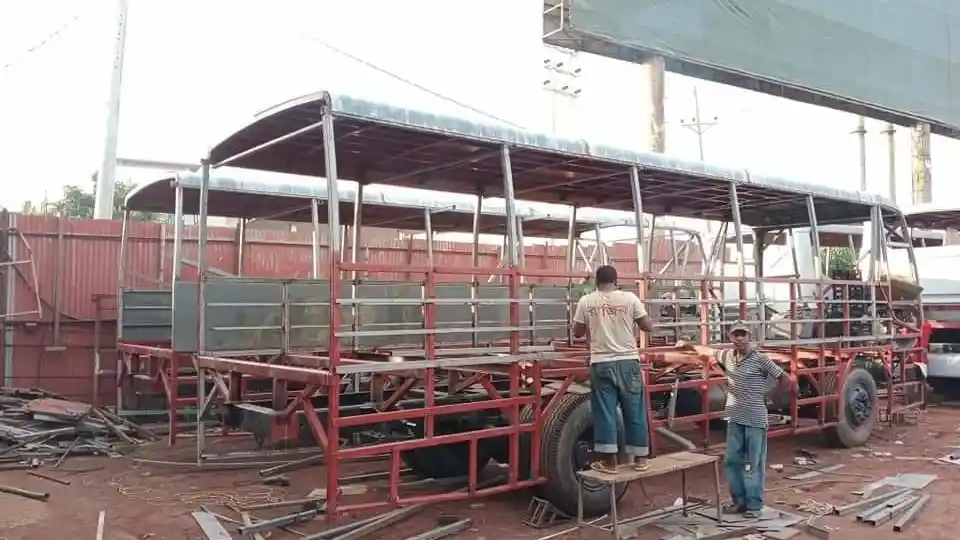 Foto - Seperti Ini Karoseri Peniru Bodi Bus Laksana Di Bangladesh