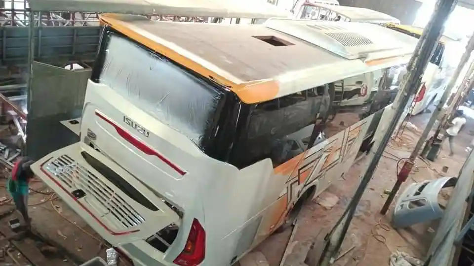 Foto - Seperti Ini Karoseri Peniru Bodi Bus Laksana Di Bangladesh