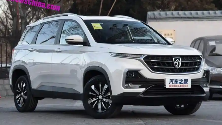 Foto - GALERI: Wuling Baojun 530 2018 (12 Foto)