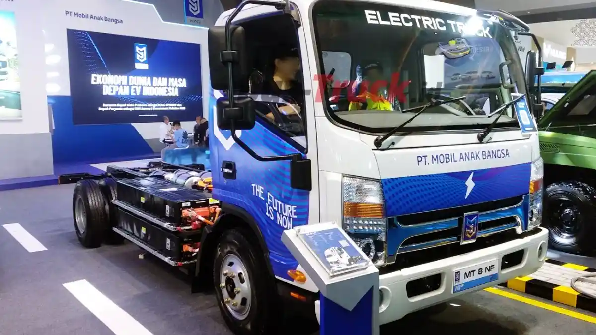 Foto - Bus Dan Truk Penyumbang Polutan Terbesar Di Indonesia, Beralih Ke EV Bisa Jadi Solusi?