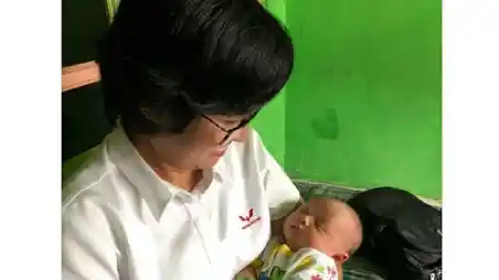 Foto - Bayi Ini Dinamai 'Confero' Karena Terinspirasi Dari Wuling 