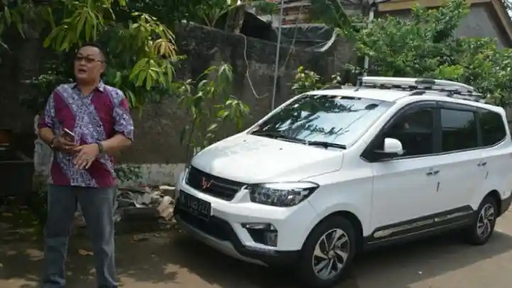 Foto - Bayi Ini Dinamai 'Confero' Karena Terinspirasi Dari Wuling 