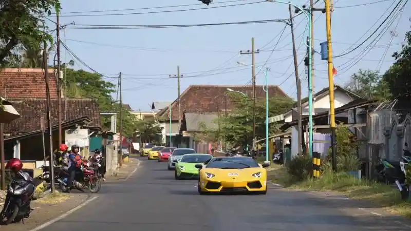 Berita - Komunitas Supercar Ini Touring dari Banyuwangi ke Bali