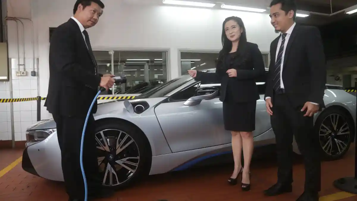 Foto - Dealer Mobil Listrik BMW Pertama di Jakarta Resmi Beroperasi