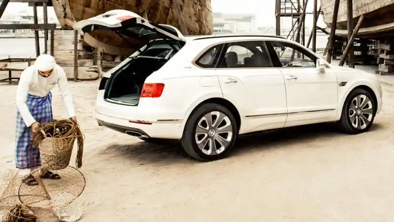 Foto - Bentley Versi Teluk Arab Hanya Diproduksi Sebanyak 5 Unit