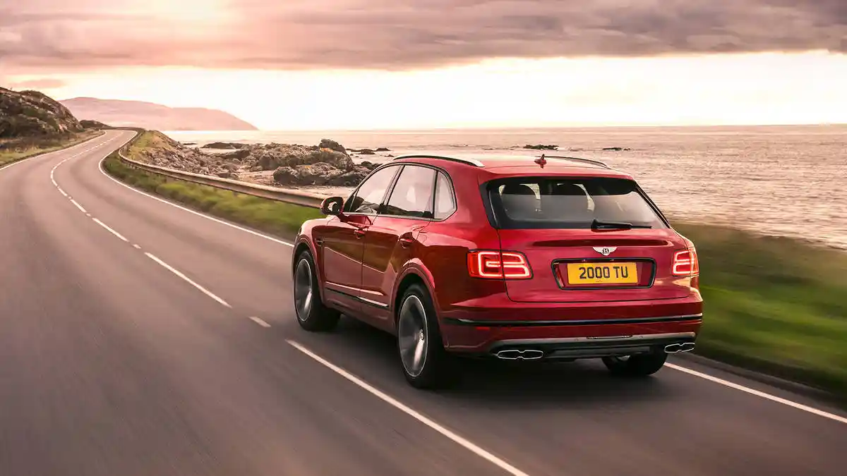 Foto - Bentley Bentayga Kini Hadir Dalam Varian "Murah"