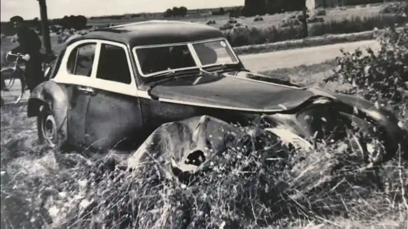 Foto - Bentley Corniche 1939, Anak Hilang yang Dilahirkan Kembali