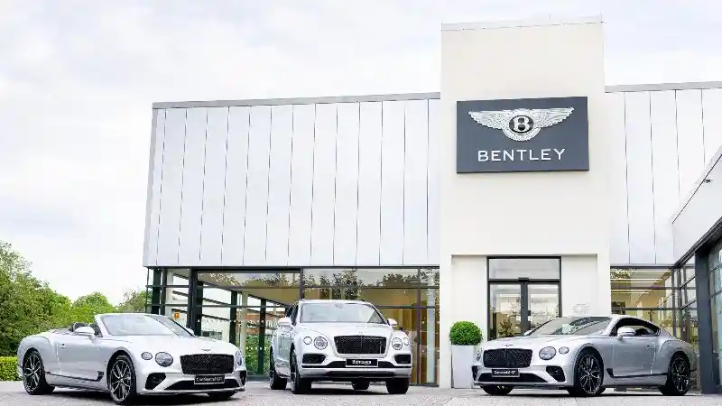 Berita - Sebuah Dealer Bentley Ulang Tahun, Begini Cara Perayaannya