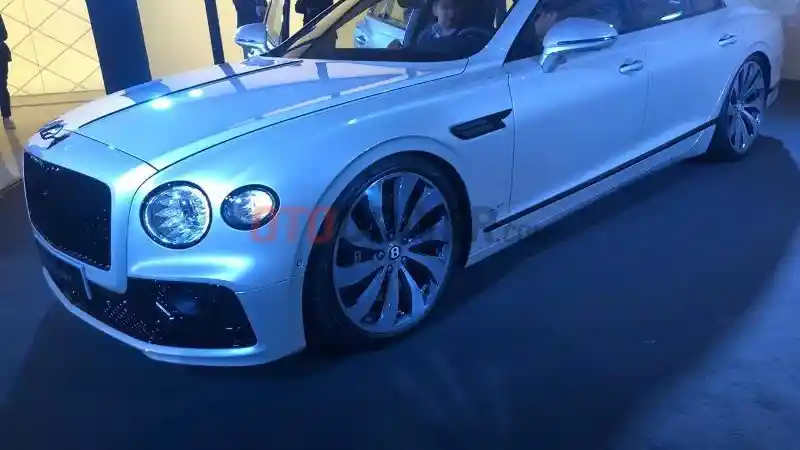 Foto - Debut Asia Tenggara, Bentley Flying Spur Generasi Terbaru Tak Cuma Mewah