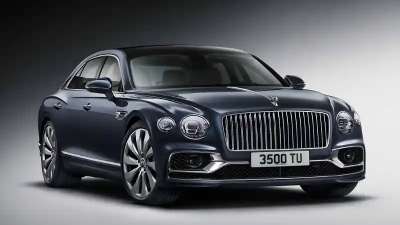 Foto - Berat 1 Bentley Flying Spur Belum Setara dengan 2 Daihatsu Ayla