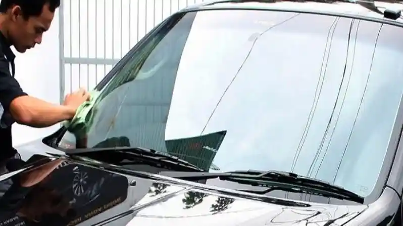 Tips - Cara Mudah Merawat Kaca Mobil Sendiri Saat Work From Home