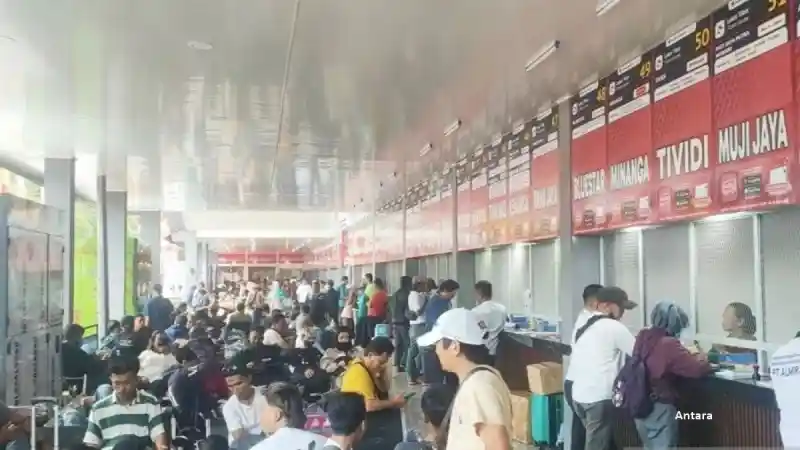 Bus - Tujuh Terminal Bus AKAP Di Jakarta Mulai Padat