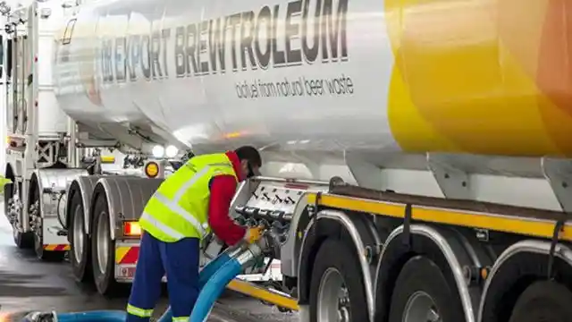 Foto - Mobil Juga Ikutan Minum Bir