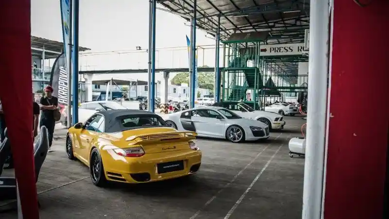 Foto - GTR Owner Club Indonesia Latihan Balap dan Bazar di Sirkuit