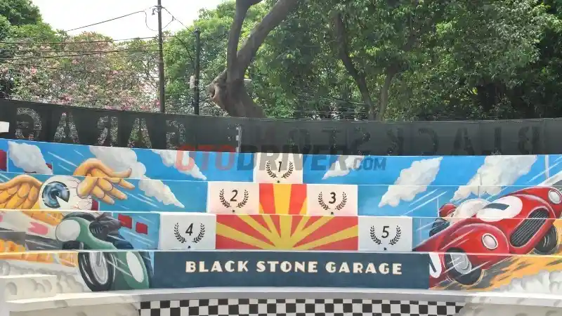 Foto - Enam Toyota Kijang Innova Diesel Akan Dijadikan Bahan Modifikasi Audio