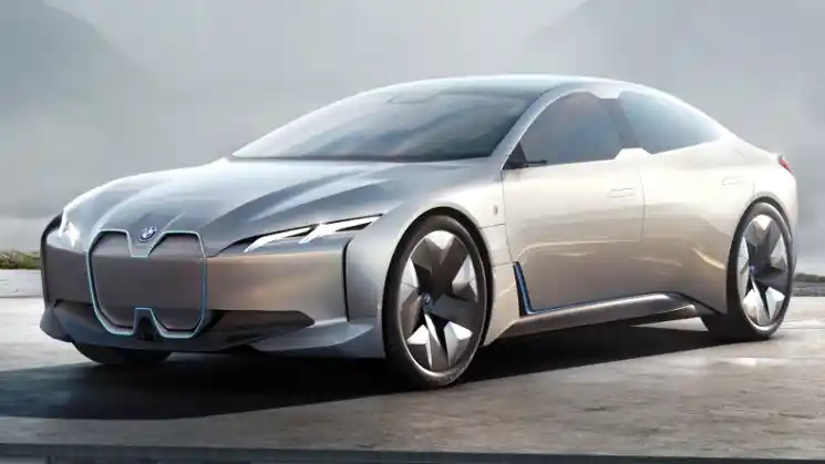 Berita - BMW i7 dan Seri 7 Dibilang Mirip, Itulah Standar Luxury Cars BMW Saat Ini