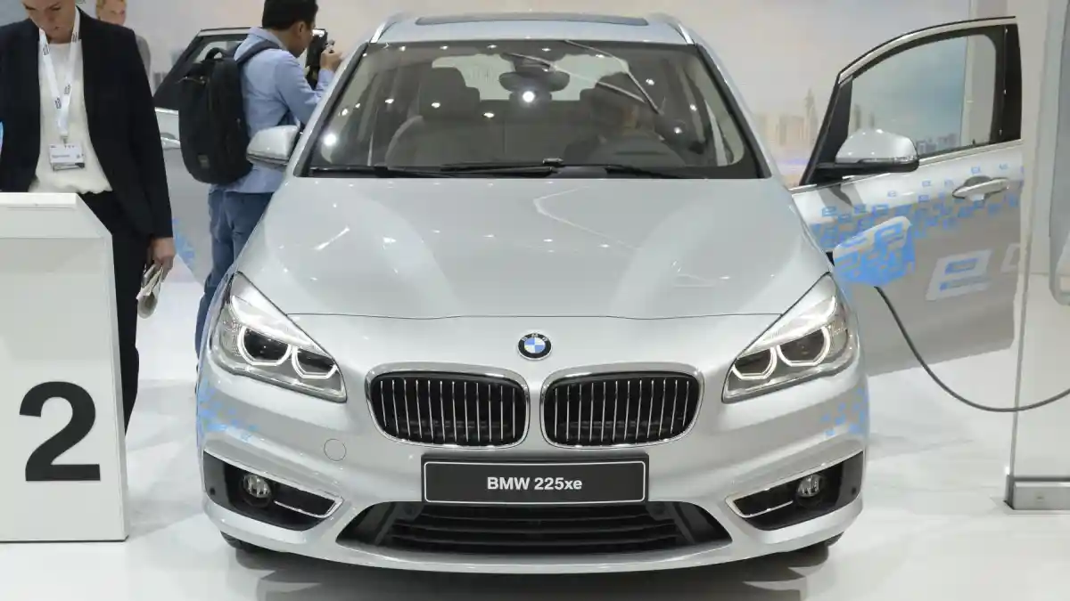 Berita - BMW Luncurkan Active Tourer Hybrid Nan Hemat Dan Kencang.