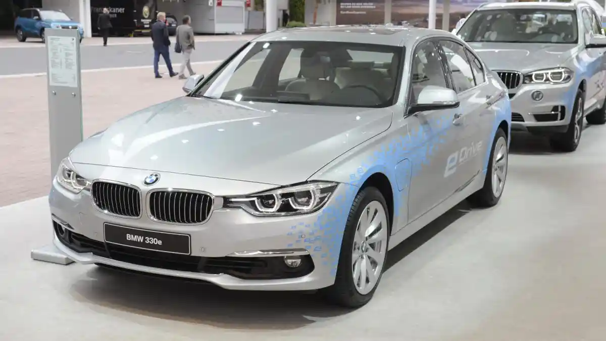 Berita - BMW Thailand Genjot Produksi Mobil Hybrid Di 2017
