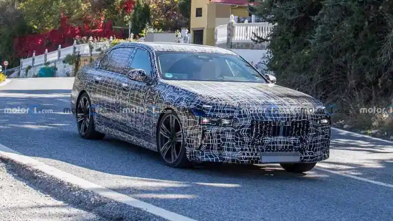 Foto - Tertular Trend Dunia, BMW Seri 7 Akan Punya Wajah Beralis
