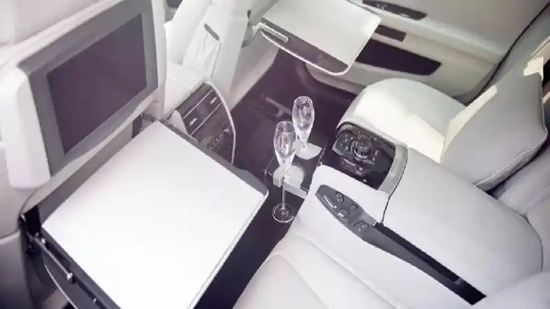 Foto - Putra Prabowo Subianto dan Karya Monumentalnya Di BMW Seri 7 Individual