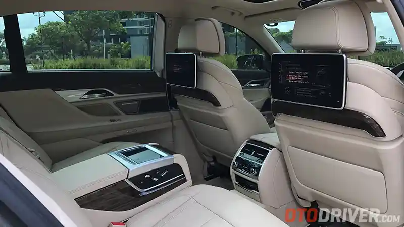 Foto - FIRST DRIVE: BMW 730Li CKD 2017