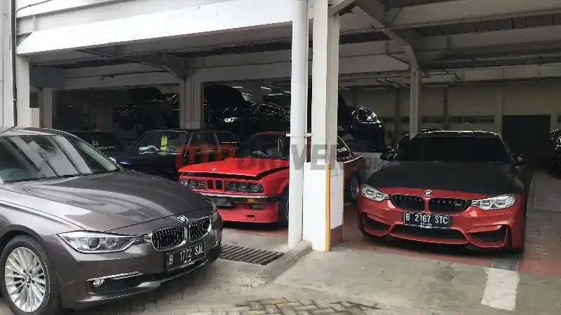 Foto - BMW Astra Cilandak Buka Layanan Untuk Mobil Klasik Hingga Balap.
