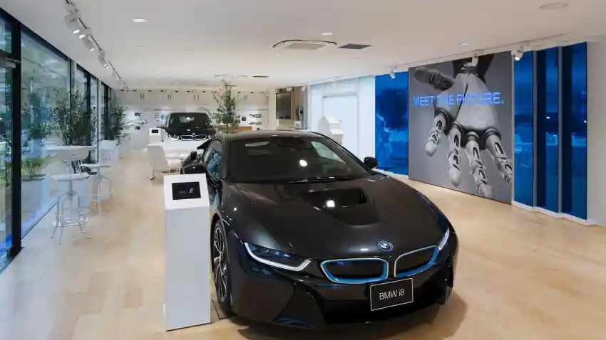 Foto - BMW Bangun Showroom Bertenaga Surya, Khusus Seri-i